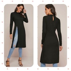 🆕️ size M: black long top with slit